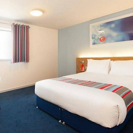 Travelodge Cardiff Central Queen Street Dış mekan fotoğraf