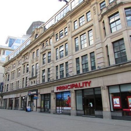 Travelodge Cardiff Central Queen Street Dış mekan fotoğraf