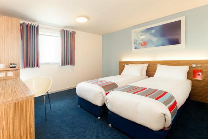 Travelodge Cardiff Central Queen Street Dış mekan fotoğraf