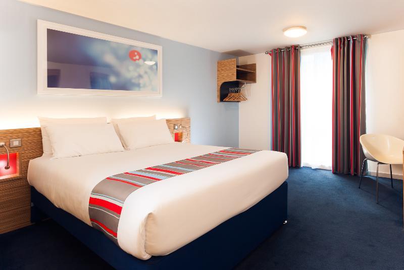 Travelodge Cardiff Central Queen Street Dış mekan fotoğraf