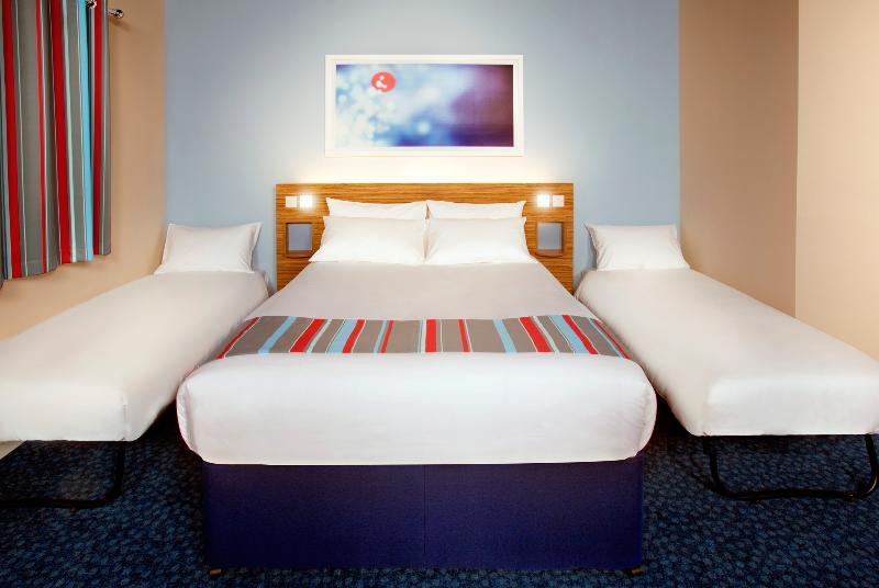 Travelodge Cardiff Central Queen Street Dış mekan fotoğraf