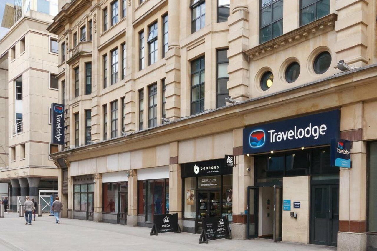 Travelodge Cardiff Central Queen Street Dış mekan fotoğraf